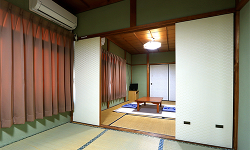 二間続きのゆったり和室